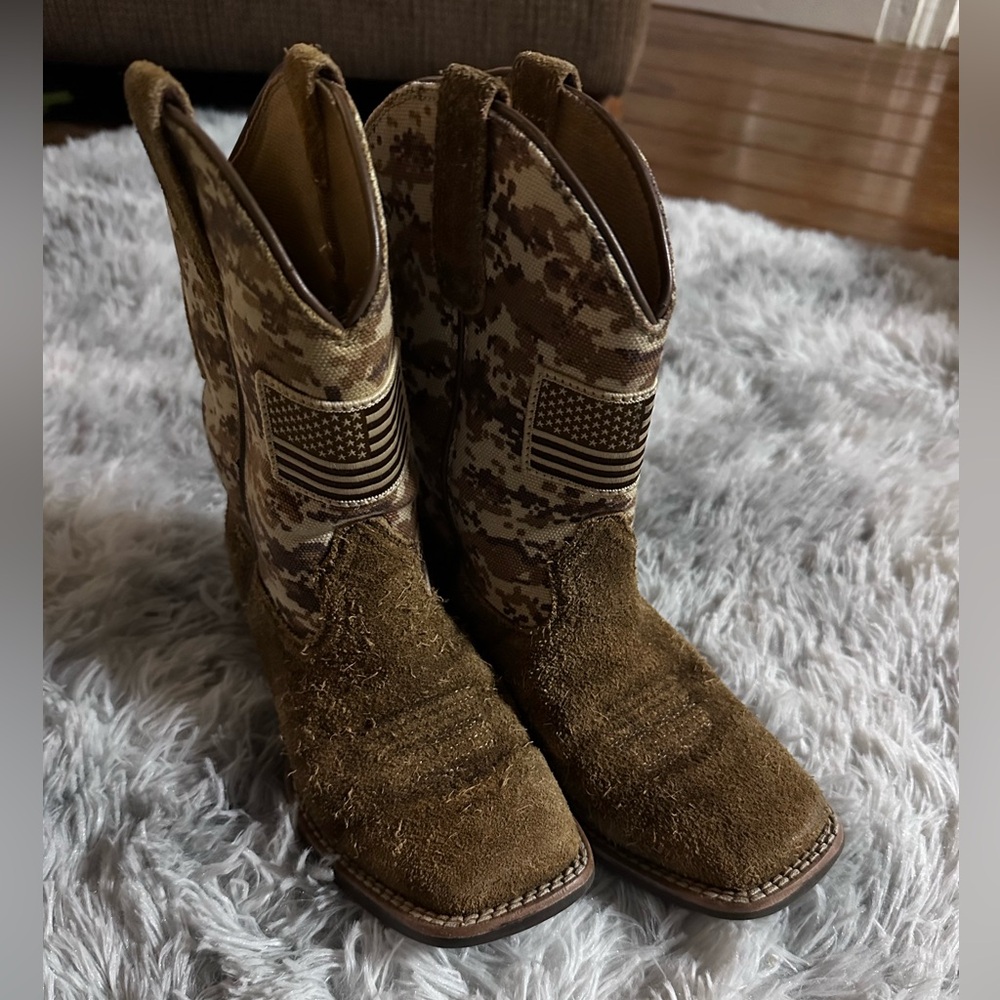 Ariat American flag camo boots; child size 13